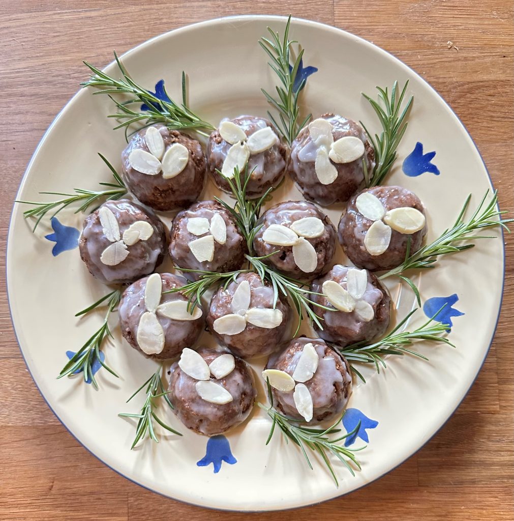 Vegan Lebkuchen on a platter